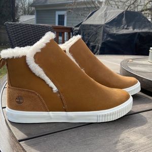 Ladies Timberland boots faux fur ! Size 9
